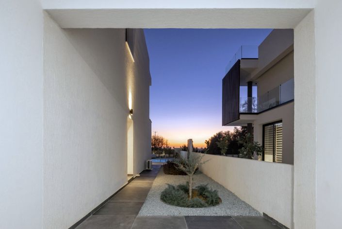 Image No.21-3 Bed House for sale