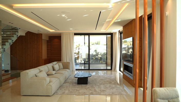 Image No.2-6 Bed House for sale