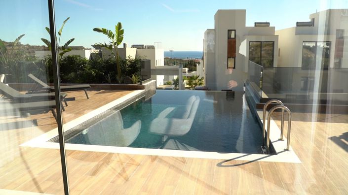 Image No.7-6 Bed House for sale