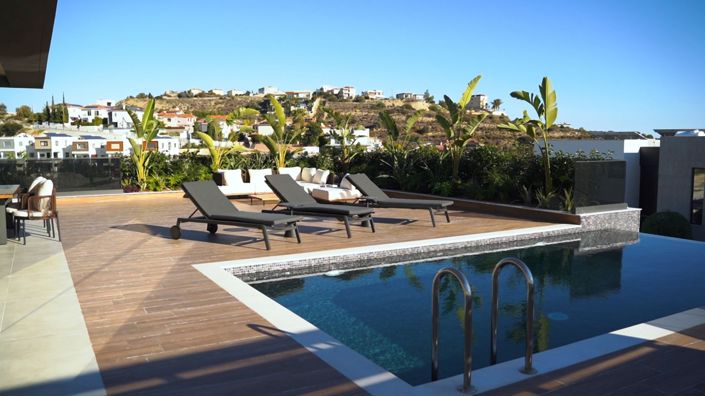 Image No.8-6 Bed House for sale