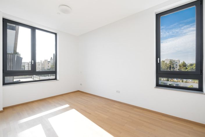 Image No.13-3 Bed Apartment for sale