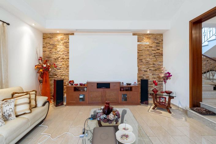 Image No.11-5 Bed House for sale