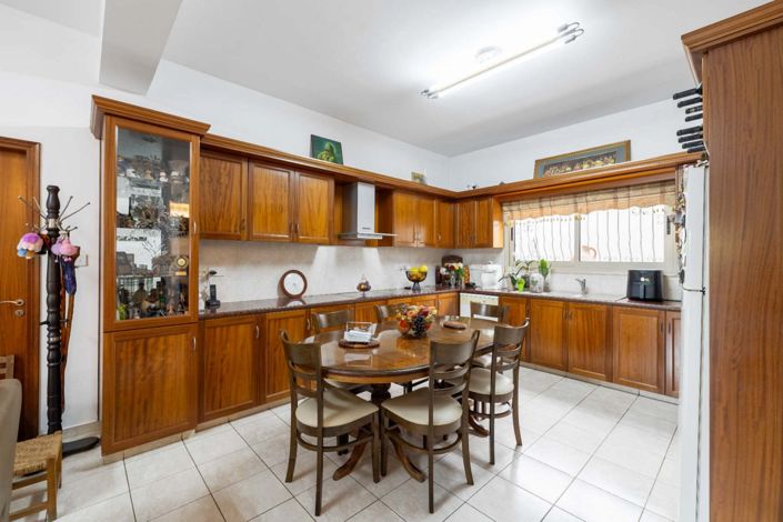 Image No.12-5 Bed House for sale