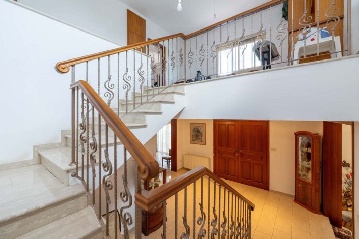 Image No.15-5 Bed House for sale