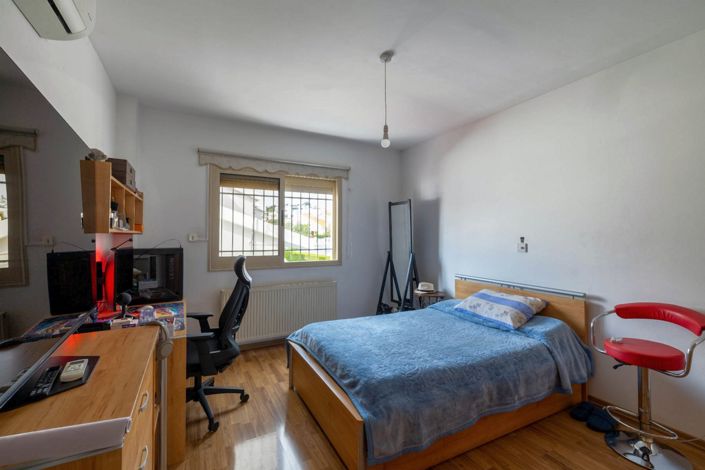 Image No.17-5 Bed House for sale