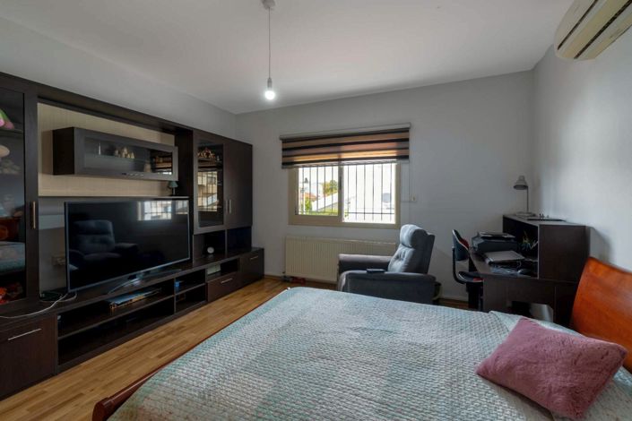 Image No.20-5 Bed House for sale