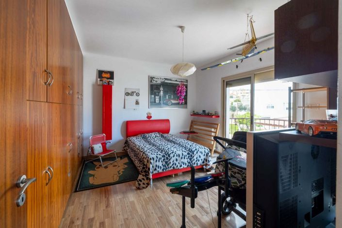 Image No.21-5 Bed House for sale