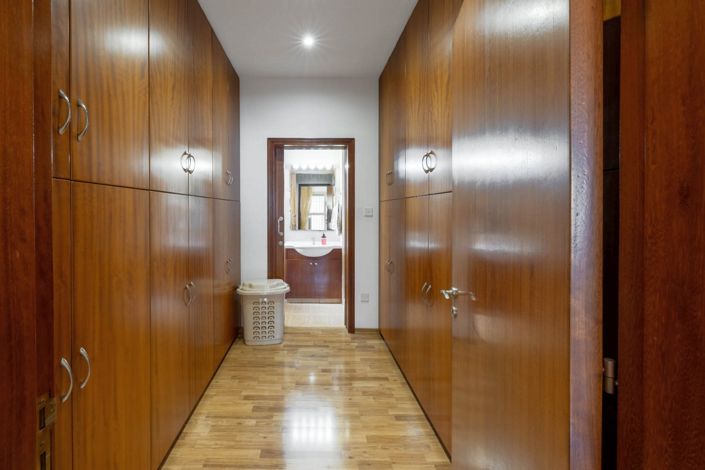 Image No.23-5 Bed House for sale