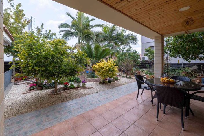 Image No.24-5 Bed House for sale