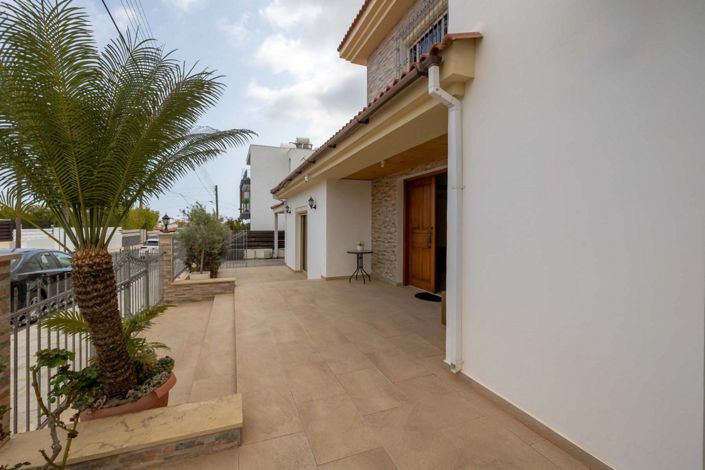 Image No.28-5 Bed House for sale