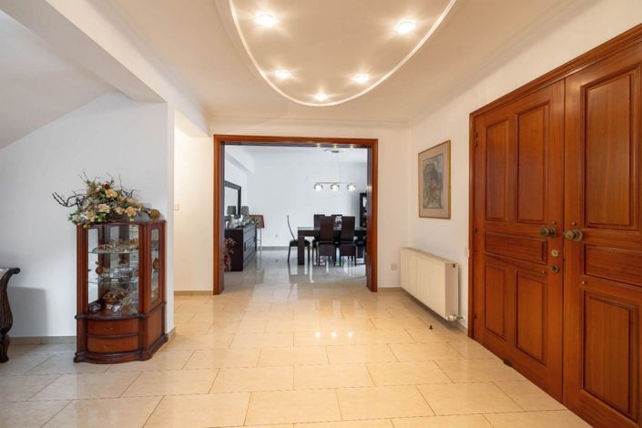 Image No.7-5 Bed House for sale