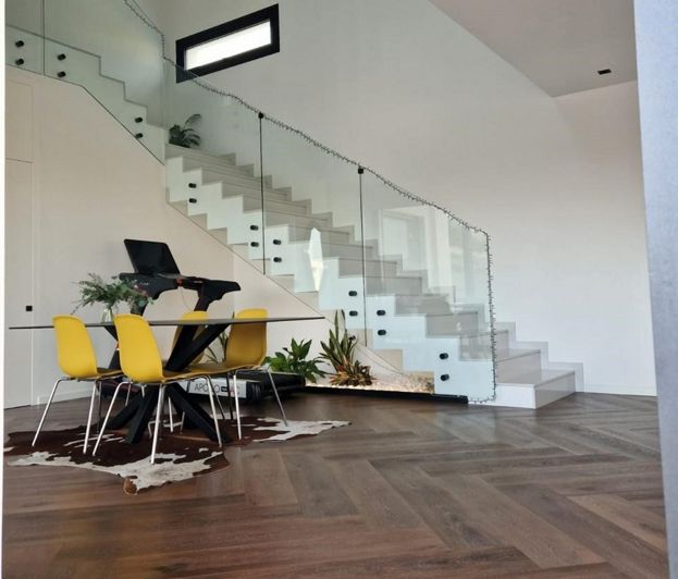 Image No.3-5 Bed House for sale