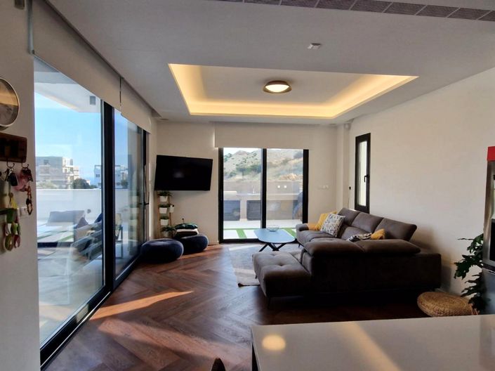 Image No.7-5 Bed House for sale