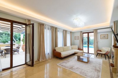 07e6ec1f-6560-407d-938c-8e722c23db1a