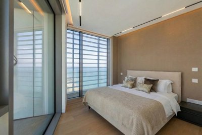 4a678196-b2e2-4571-97c7-2f707861b009