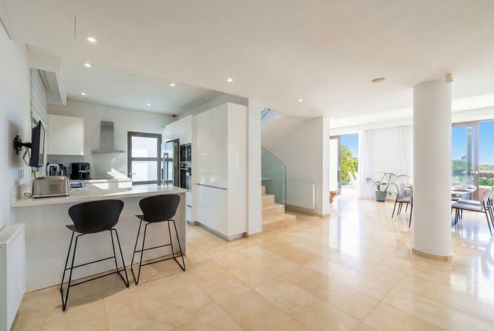 Image No.10-4 Bed House for sale