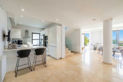 cfb57920-a40a-4508-9c03-94ecb12732cf