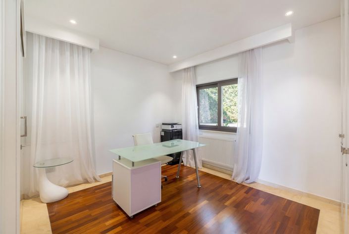 Image No.12-4 Bed House for sale