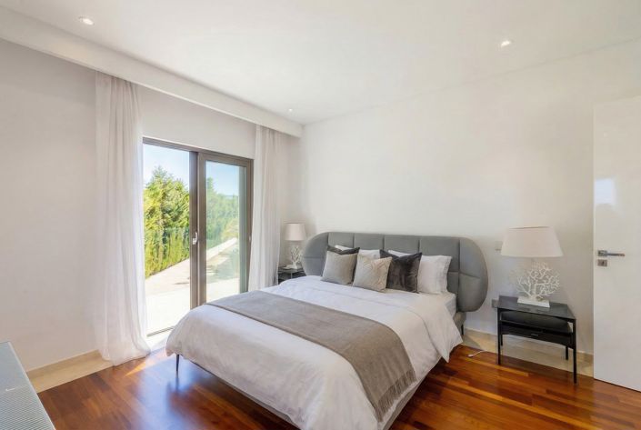 Image No.19-4 Bed House for sale