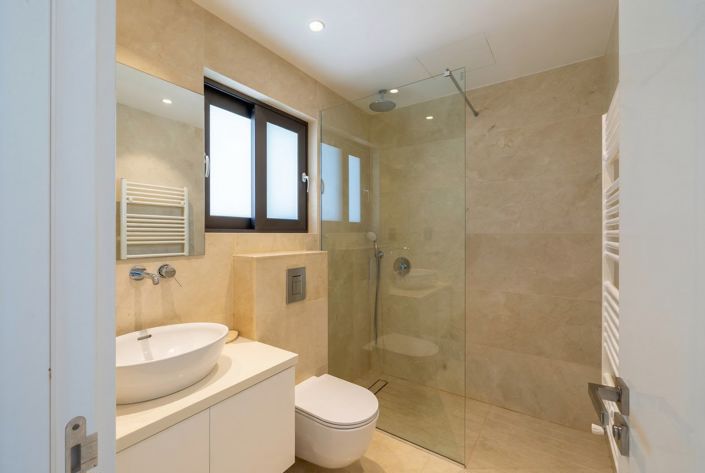 Image No.20-4 Bed House for sale