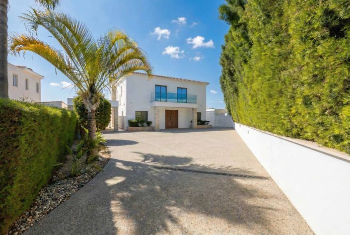 Image No.27-4 Bed House for sale