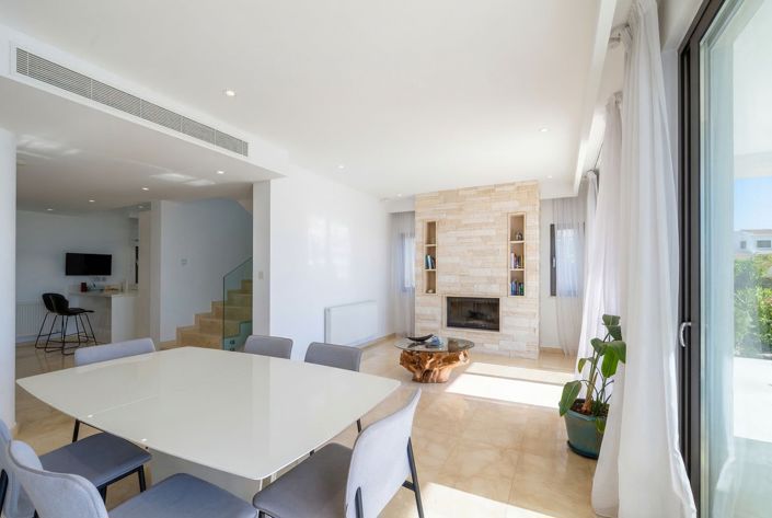 Image No.6-4 Bed House for sale