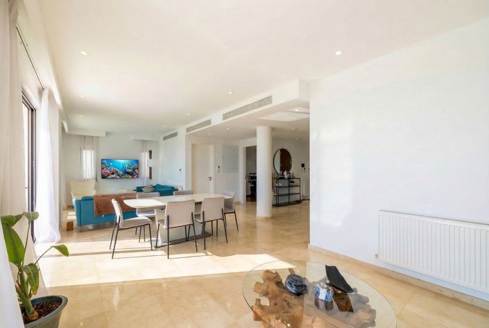 Image No.7-4 Bed House for sale