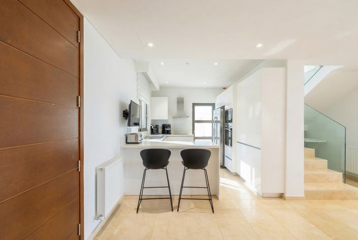 Image No.9-4 Bed House for sale