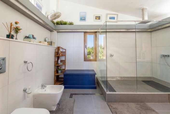 Image No.18-4 Bed House for sale