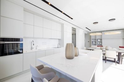 b9bc06db-a5a0-4057-8868-dcff2ab7bb9f