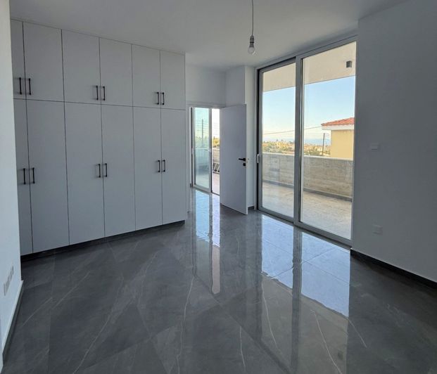 Image No.12-3 Bed House for sale