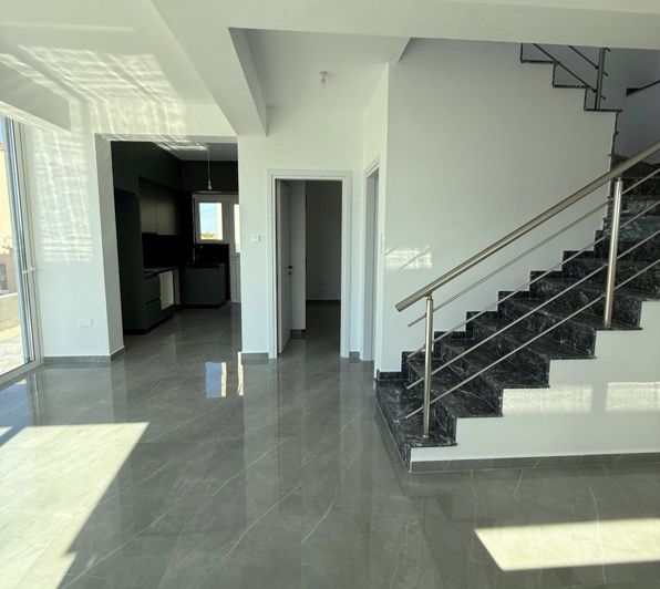 Image No.8-3 Bed House for sale