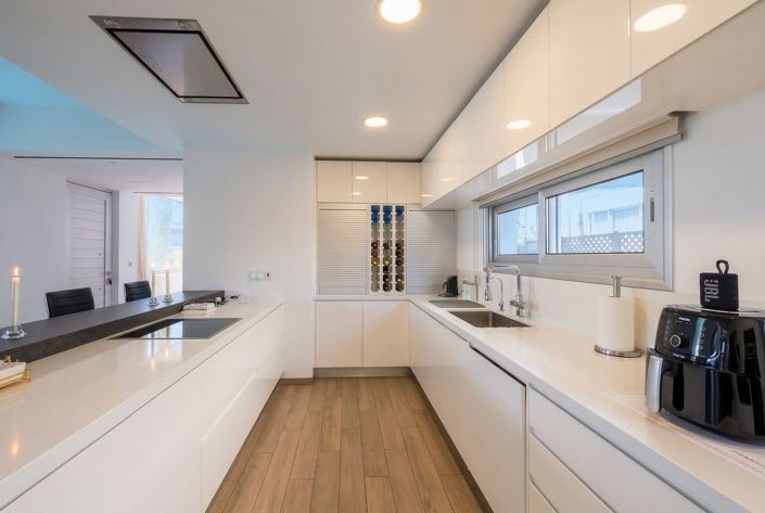 Image No.10-4 Bed House for sale