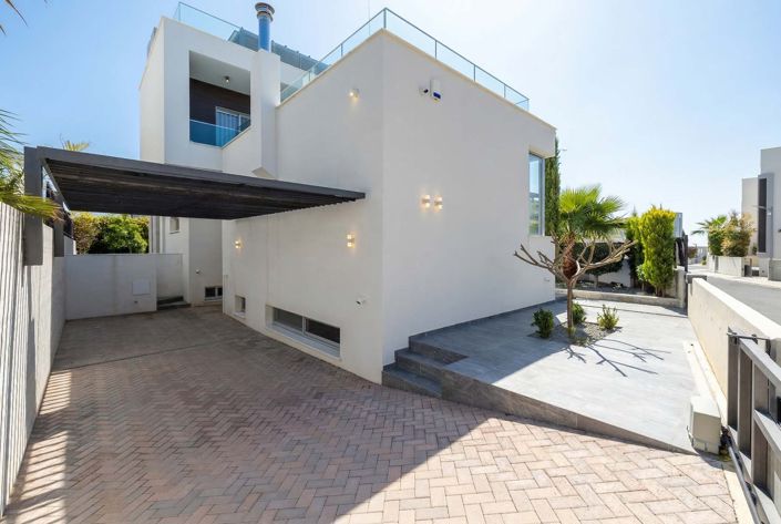 Image No.25-4 Bed House for sale