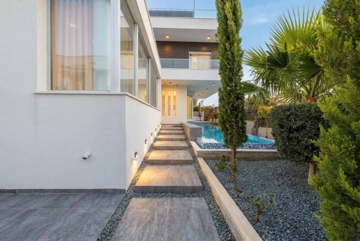 Image No.26-4 Bed House for sale