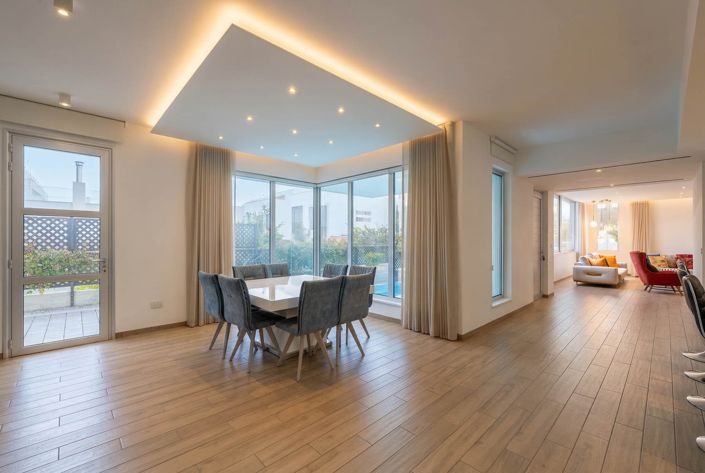 Image No.5-4 Bed House for sale