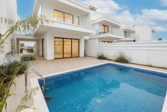 Image No.10-4 Bed House for sale