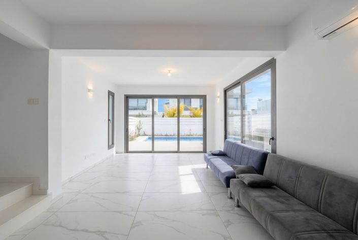 Image No.17-4 Bed House for sale