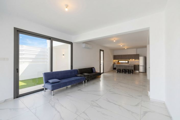 Image No.18-4 Bed House for sale