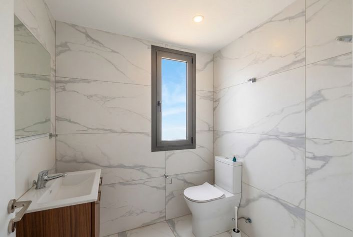 Image No.19-4 Bed House for sale