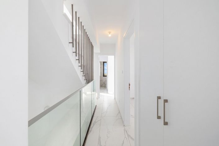 Image No.21-4 Bed House for sale