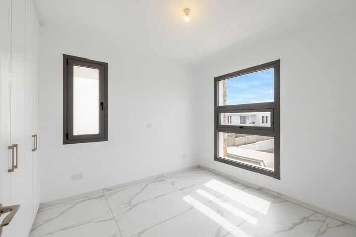 Image No.22-4 Bed House for sale