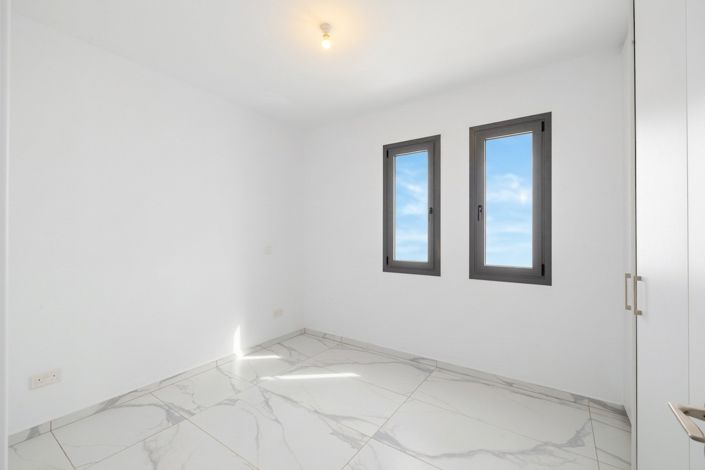 Image No.23-4 Bed House for sale