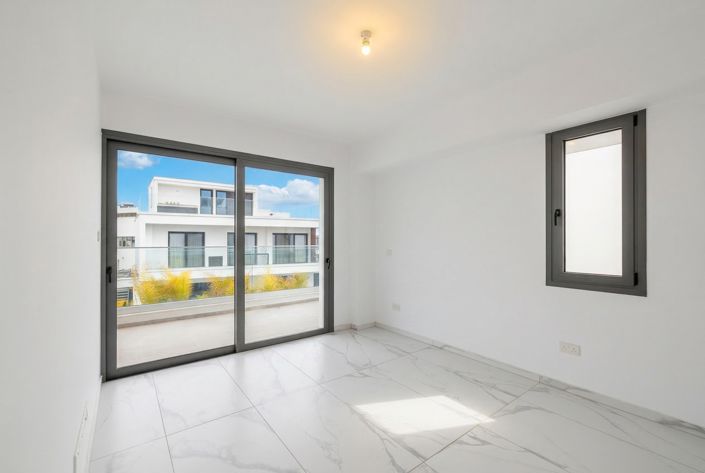 Image No.24-4 Bed House for sale