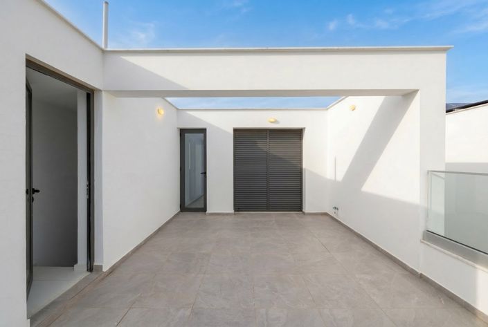 Image No.28-4 Bed House for sale