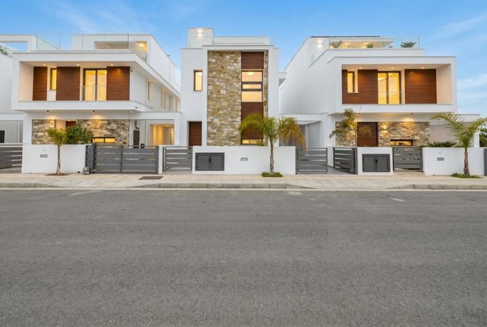 Image No.3-4 Bed House for sale