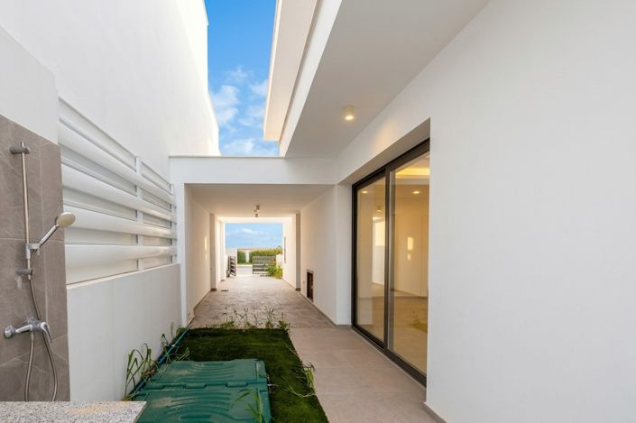 Image No.8-4 Bed House for sale