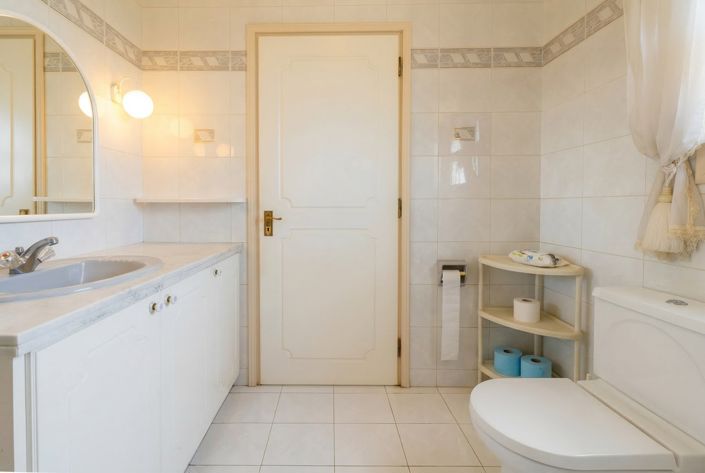 Image No.18-5 Bed House for sale