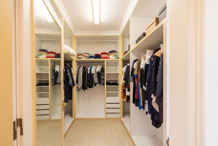 Image No.23-5 Bed House for sale