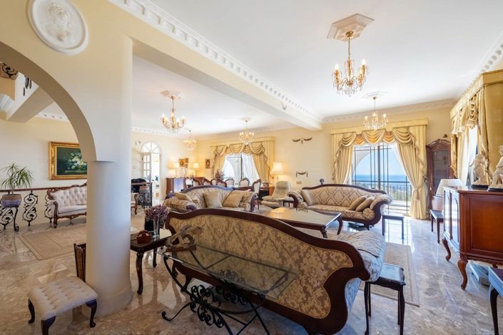 Image No.6-5 Bed House for sale